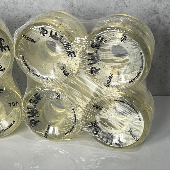 Atom Pulse Glitter outdoor roller skate wheel -65mm x 37mm - Picture 2 of 3